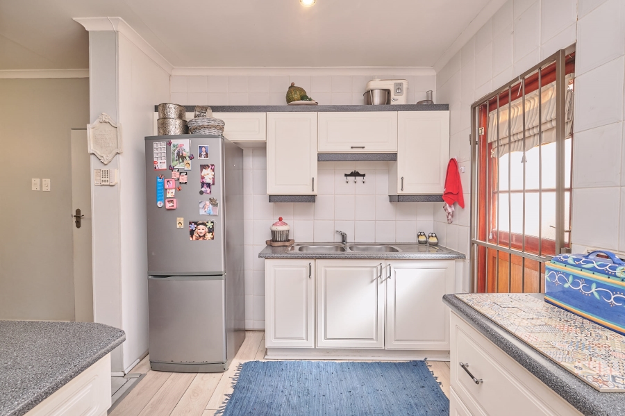 3 Bedroom Property for Sale in Uitzicht Western Cape